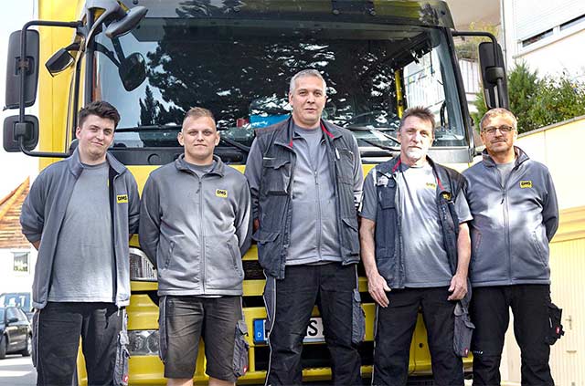 Team bei Umzug
